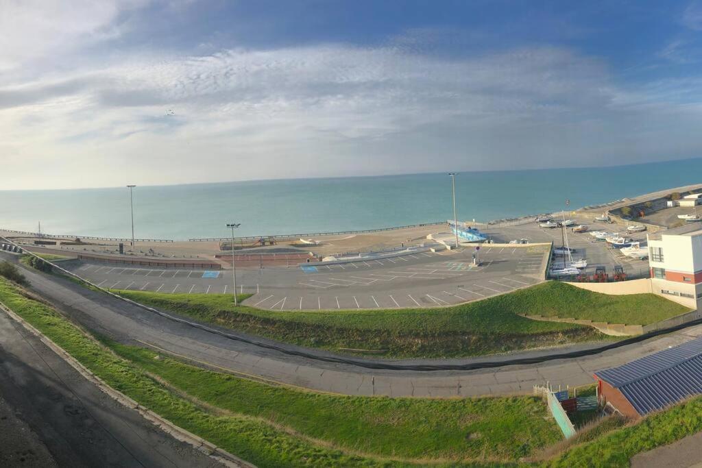 Pleine Face Mer Et Plage Ault Exterior foto